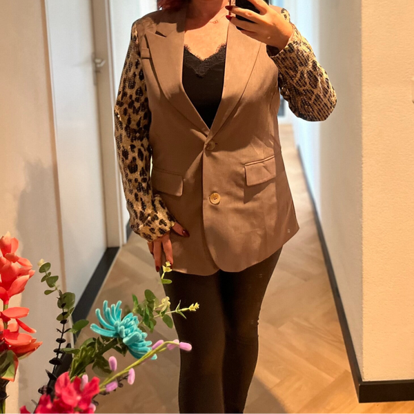 Bruine blazer met panterprint