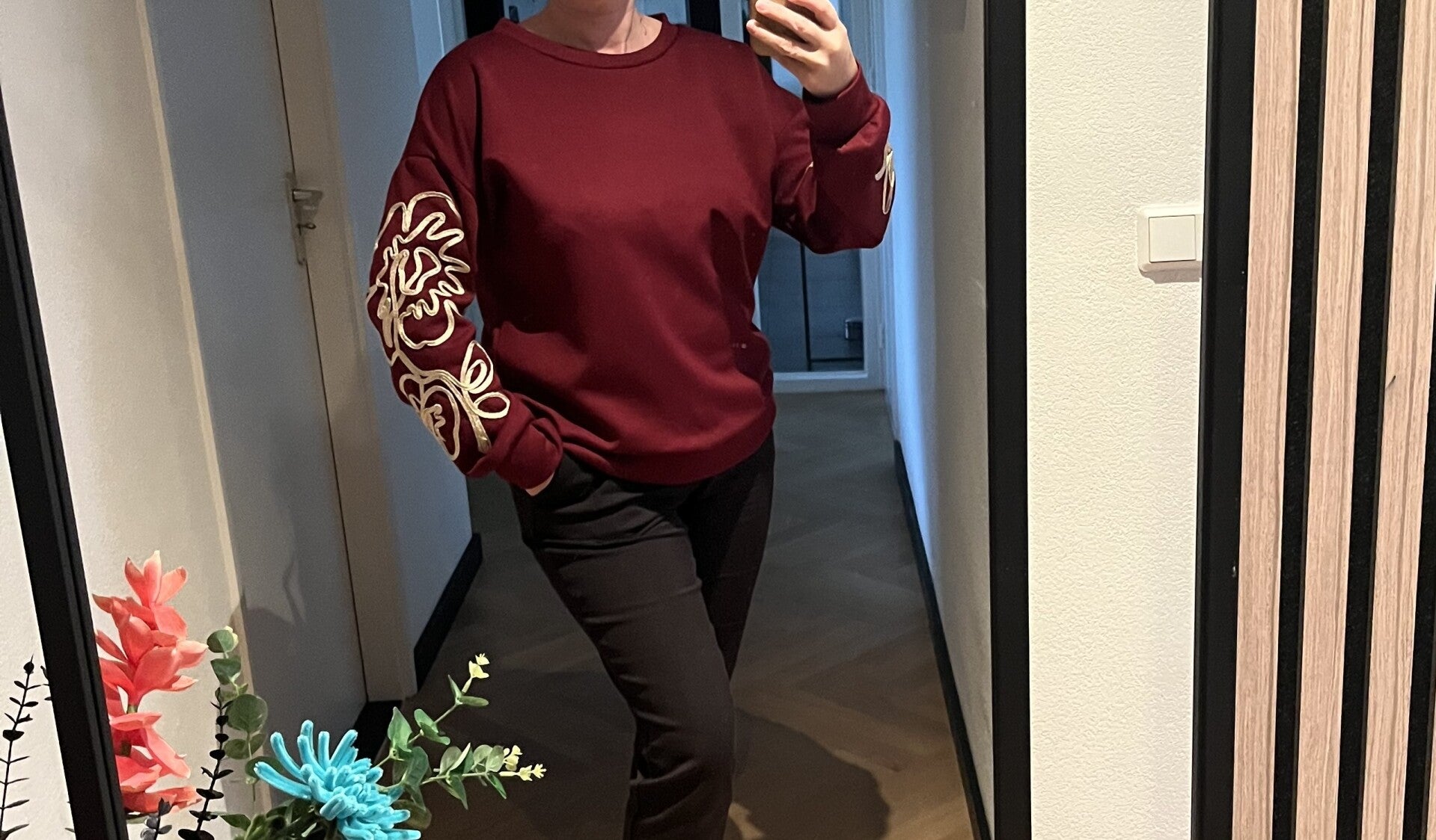 Sweater met  gouden opdruk