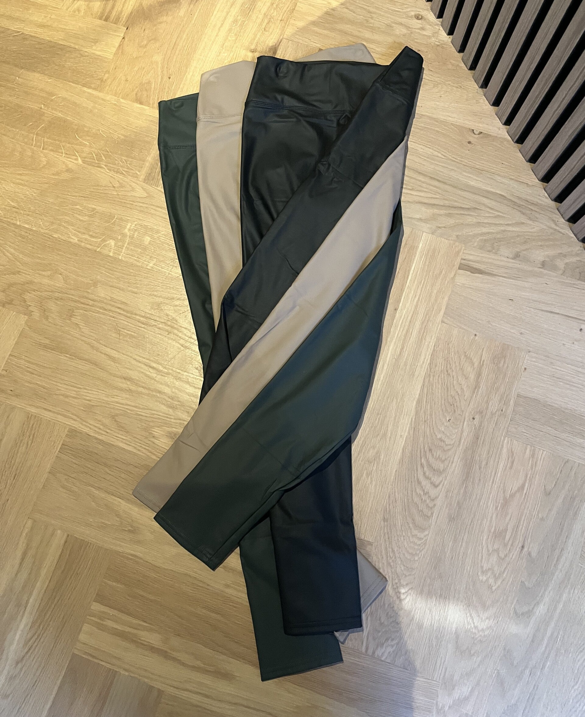 Leder look legging (div kleuren)