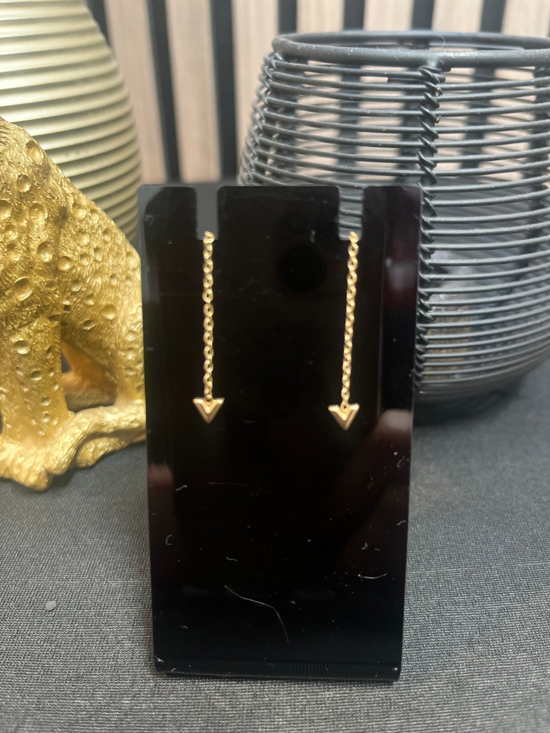 Oorbellen met V goud 513