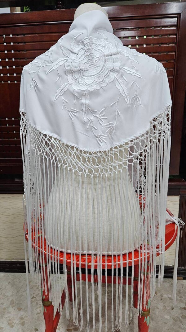 Mantón Bordado blanco fleco largo