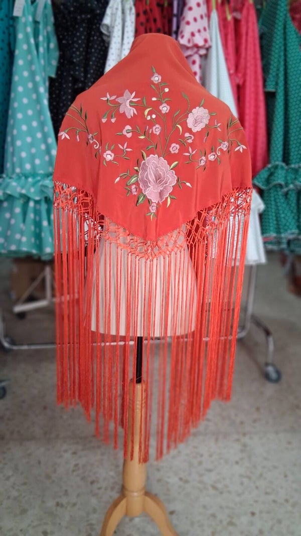 Mantón bordado naranja