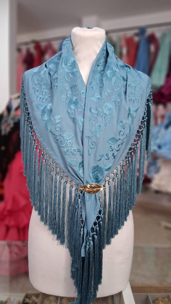 Mantón bordado azul aguamarina unicolor