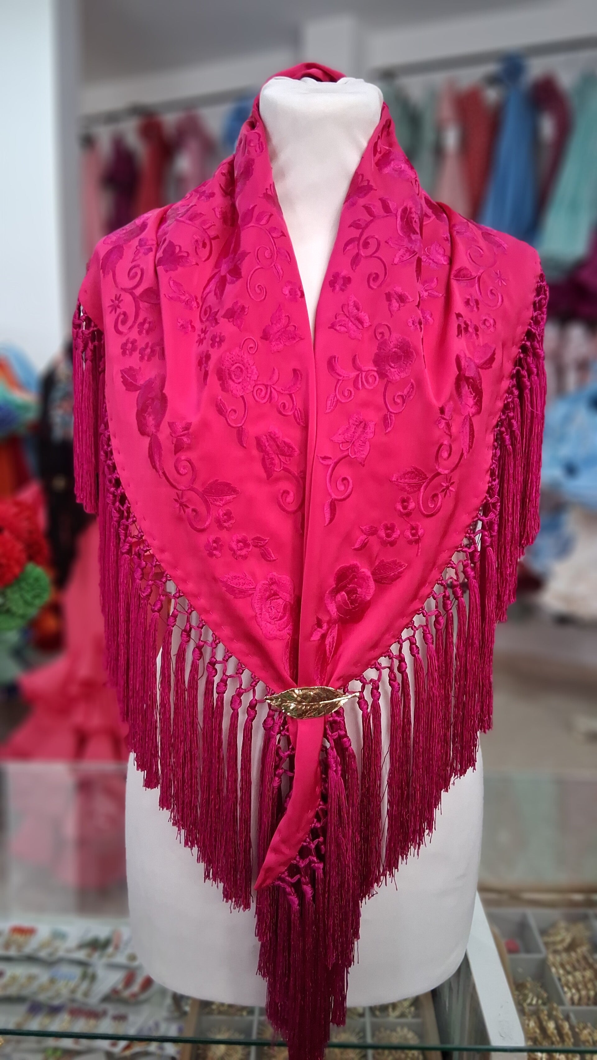 Mantón bordado rosa fucsia unicolor