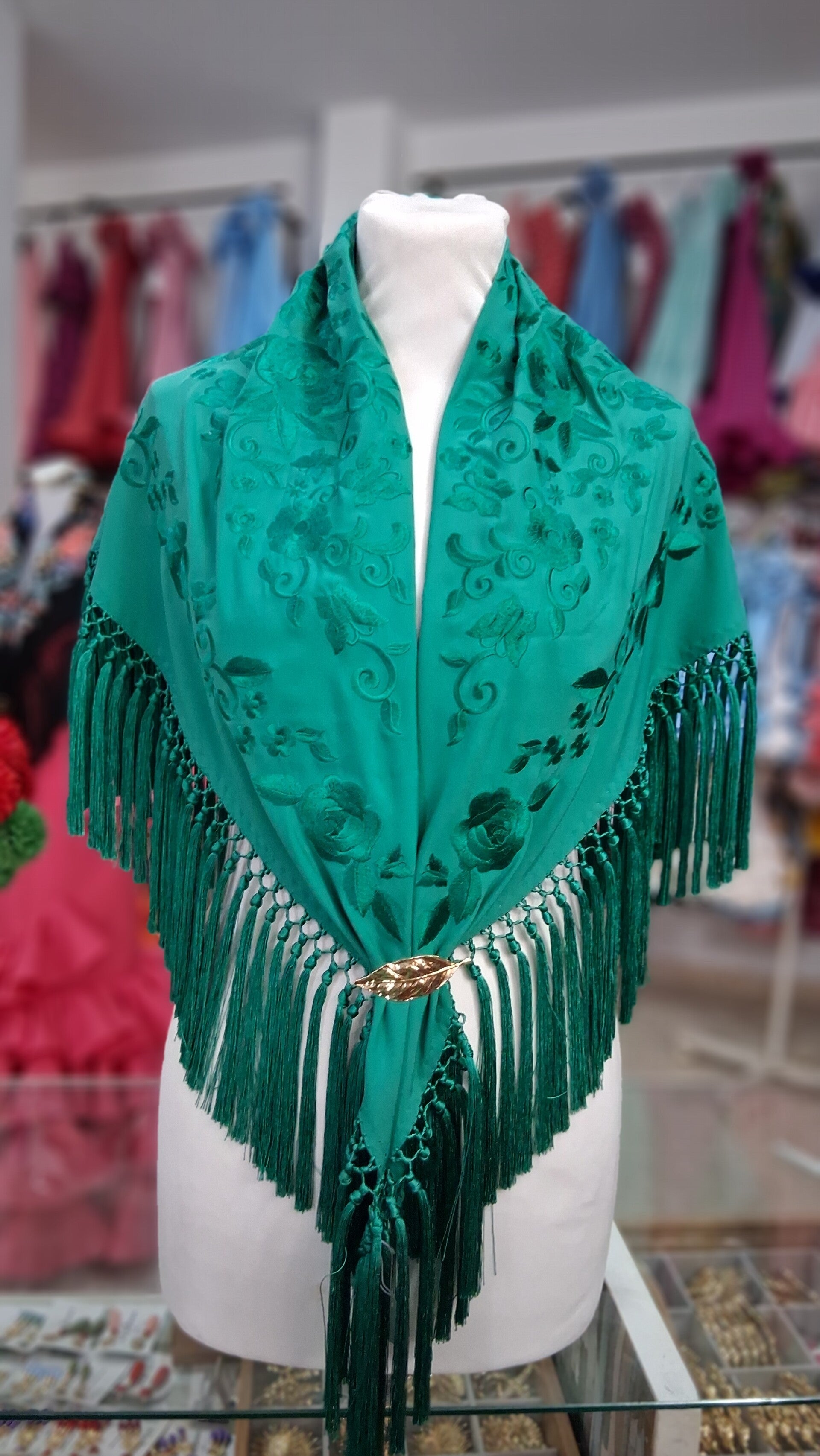 Mantón bordado verde esmeralda unicolor
