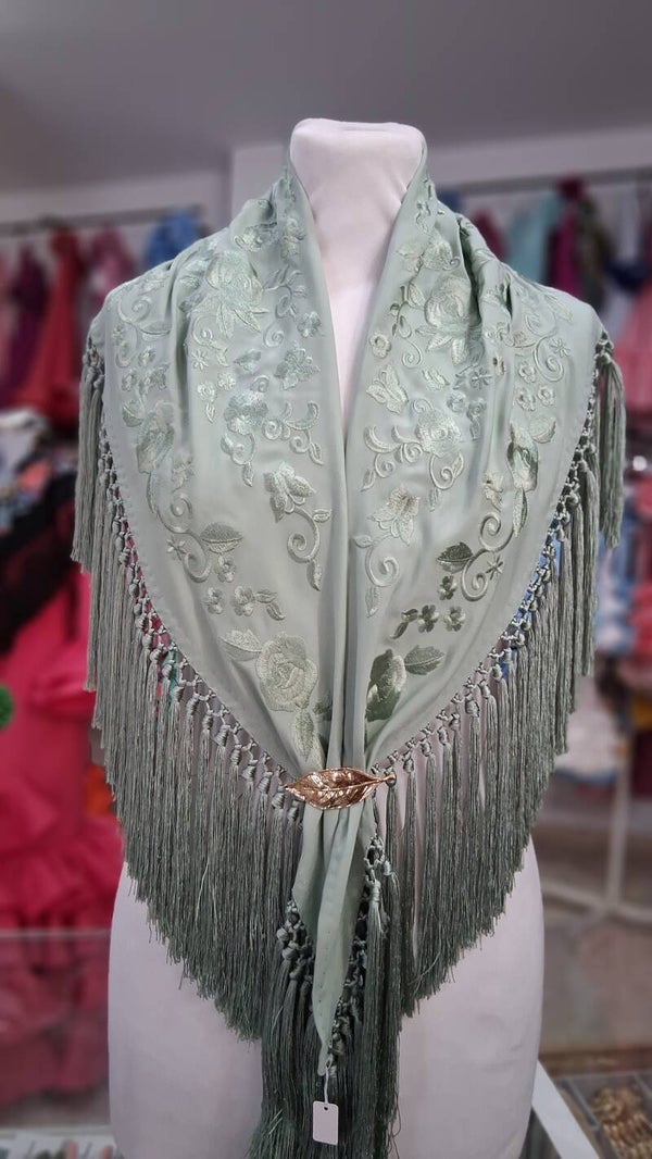 Mantón bordado verde jabonoso unicolor