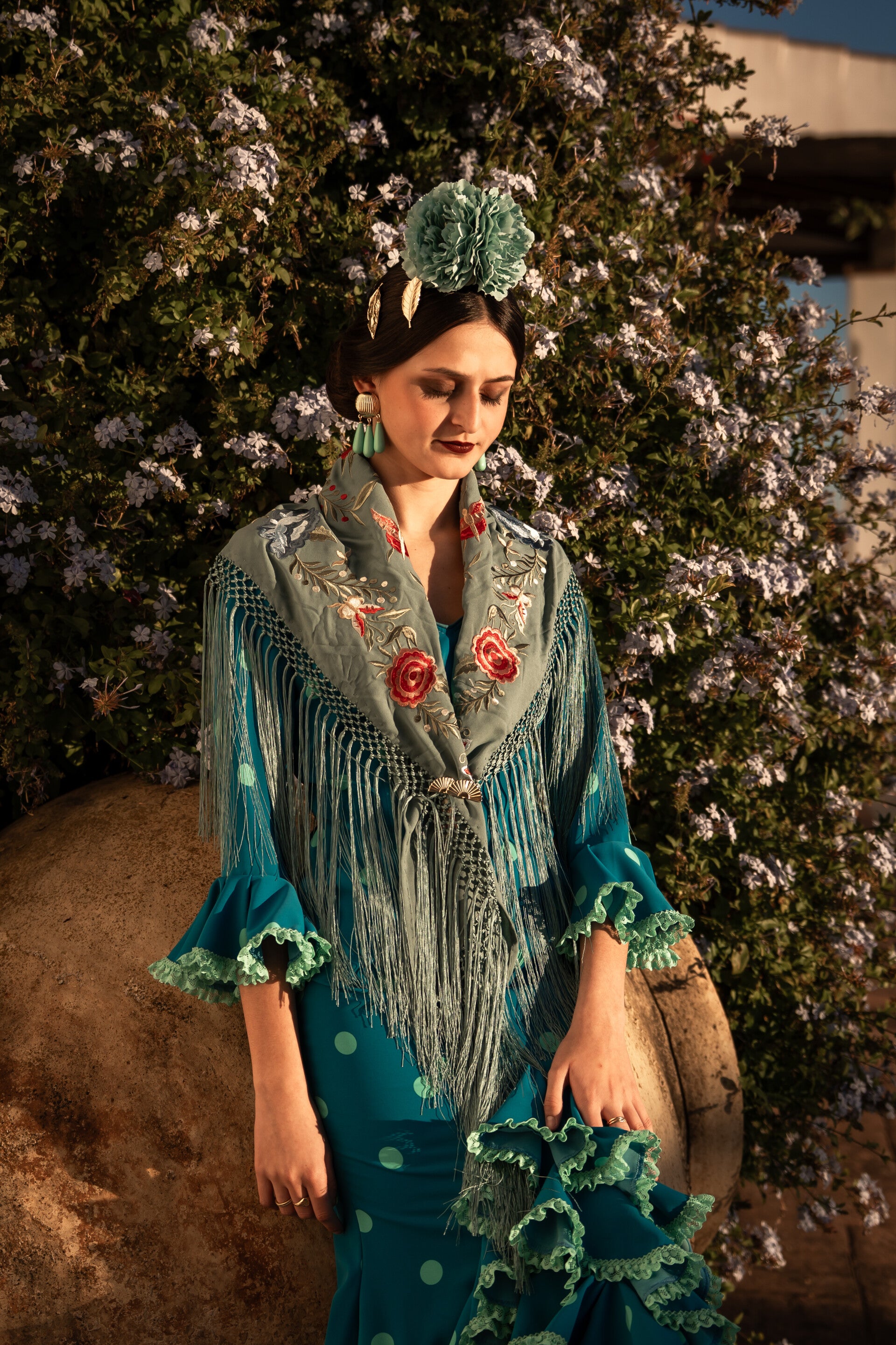 Mantón Bordado en verde empolvado