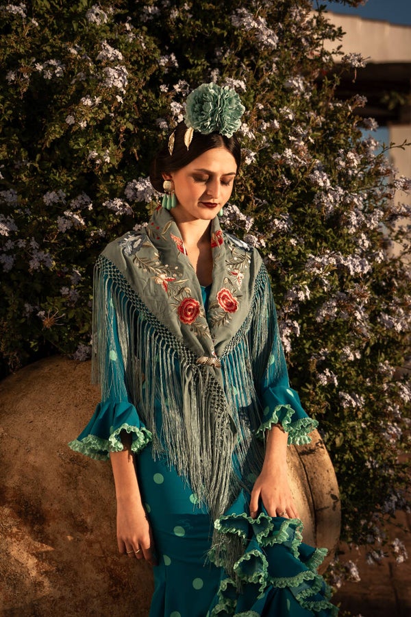 Mantón Bordado en verde empolvado