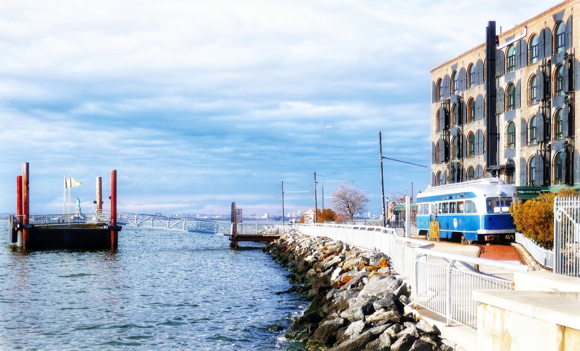 Red Hook trolley 82x50