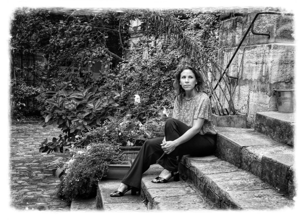 Shooting en noir et blanc en extérieur