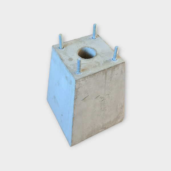 Betonpoer met kabeldoorvoer