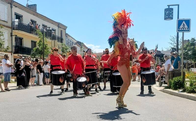 BAT'FOGO - Corso Fleuri CAZERES (avec danseuse)