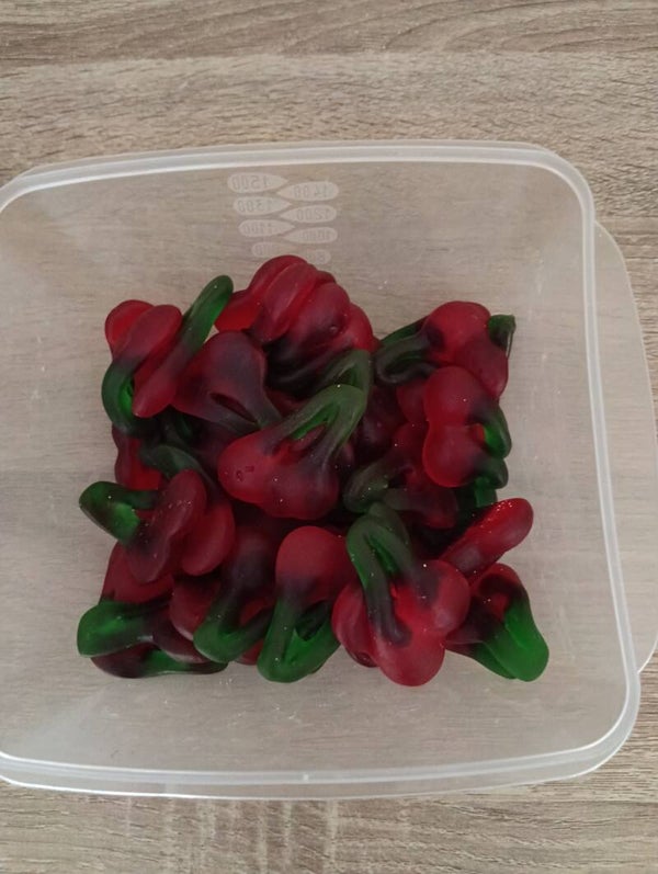 Cerises lisses.