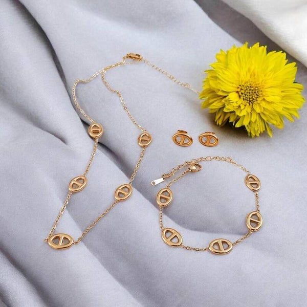 Collier en acier style marin.