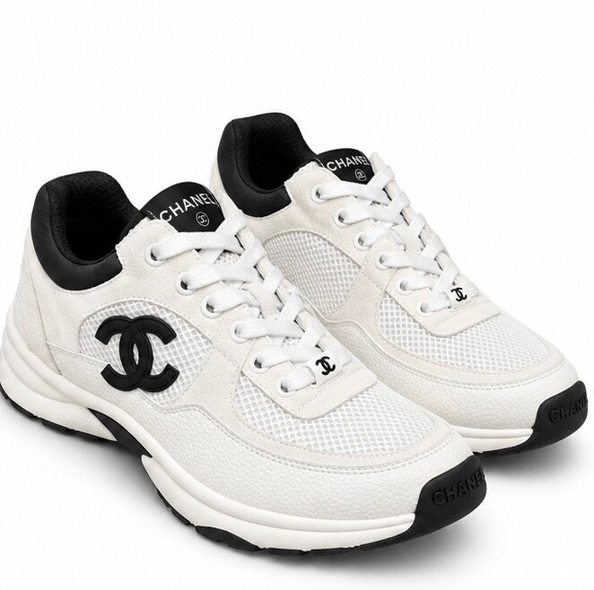 Witte sneakers