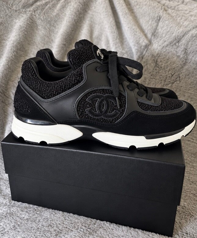 Zwarte sneakers