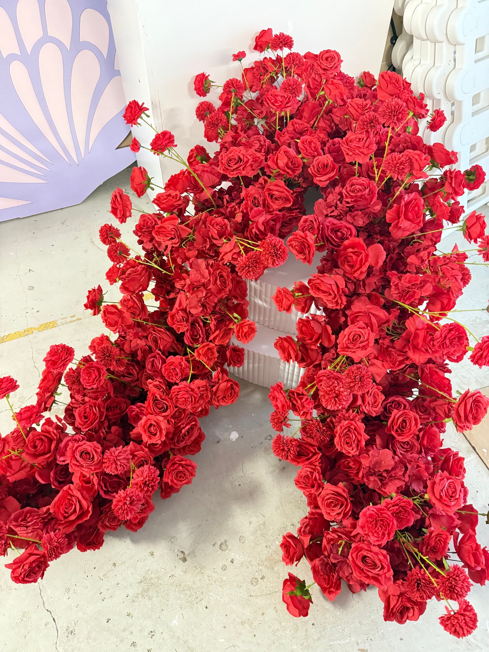 Rode rozen loper ( 2 lange boeketten)