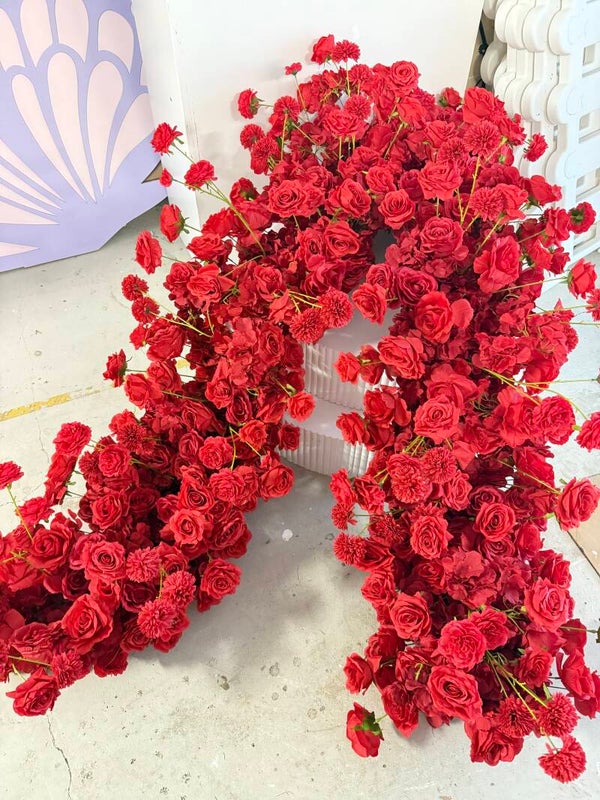 Rode rozen loper ( 2 lange boeketten)