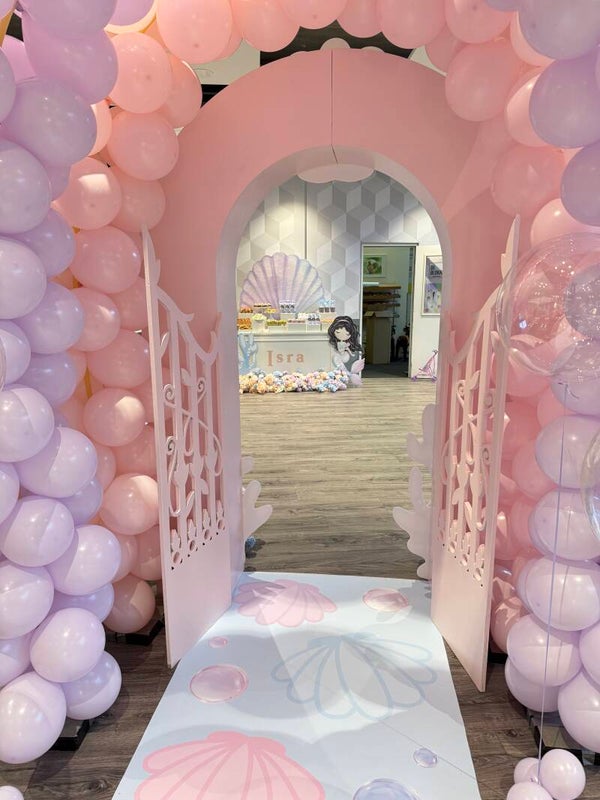 Entree poort met hekjes