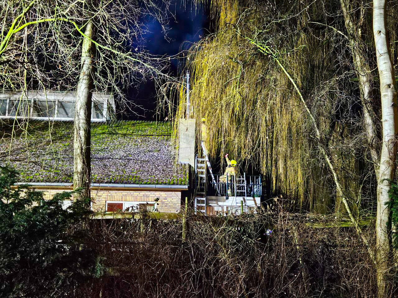 Schoorsteenbrand met ladders te lijf in Schaijk 