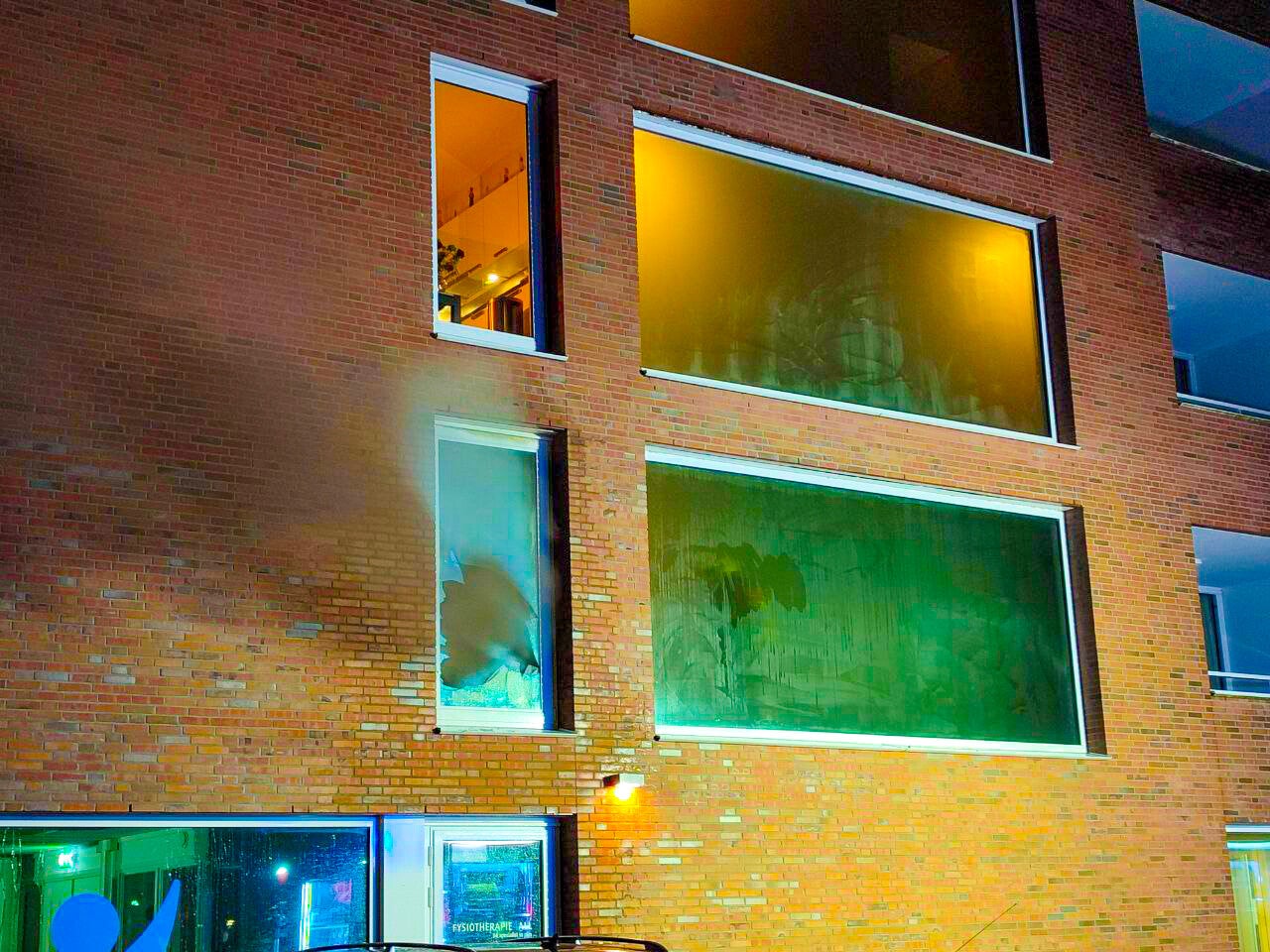 Evacuatie en gewonde bij felle brand in appartementencomplex in Uden 