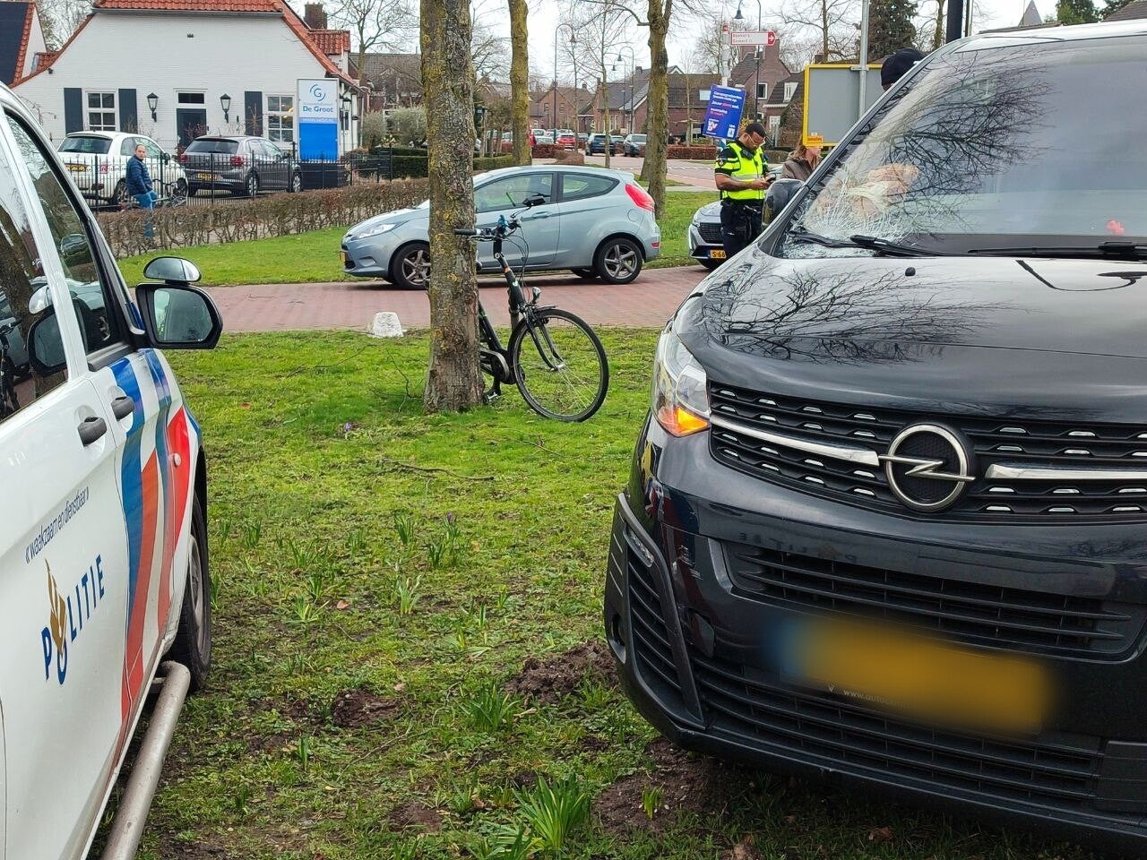Gewonde bij botsing fietser met bestelbus in Volkel 