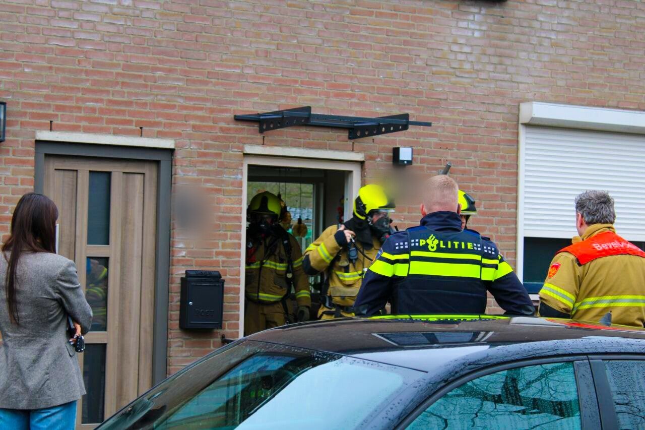 Brandweer tikt raam in bij afgaan co melder 