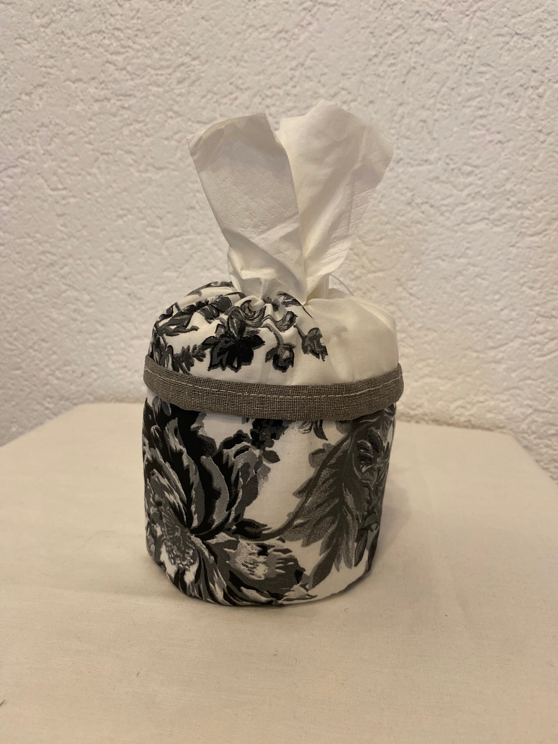 Boîte à mouchoirs gothique