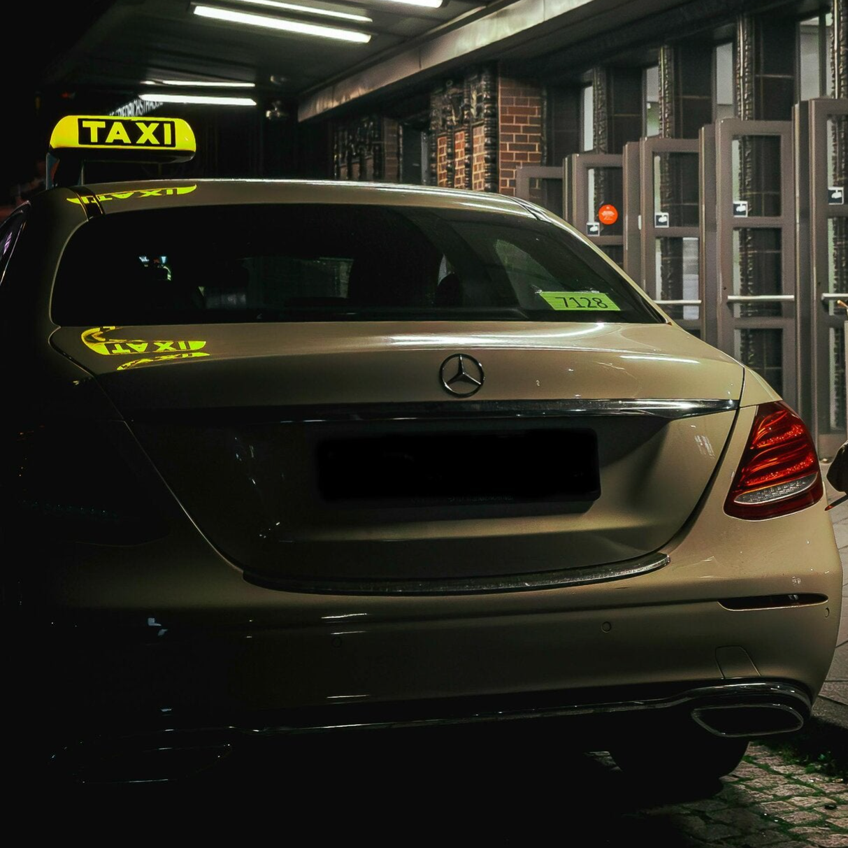 Zuverlässiger Flughafentransfer Schwäbische Alb – Taxi Service Stuttgart