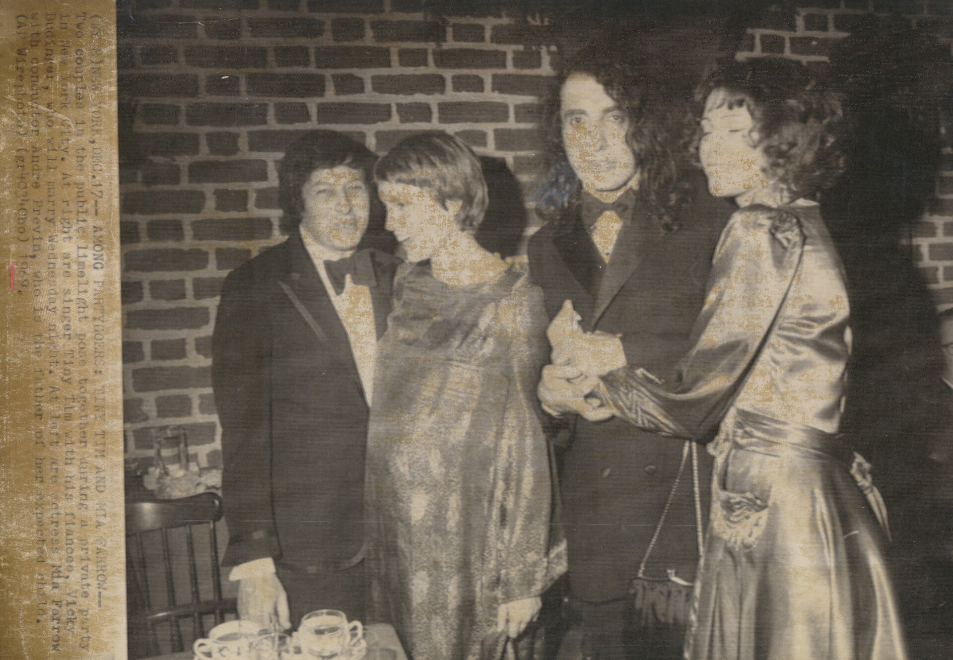 Tiny Tim - December 17, 1969 [USA] - Wirephoto