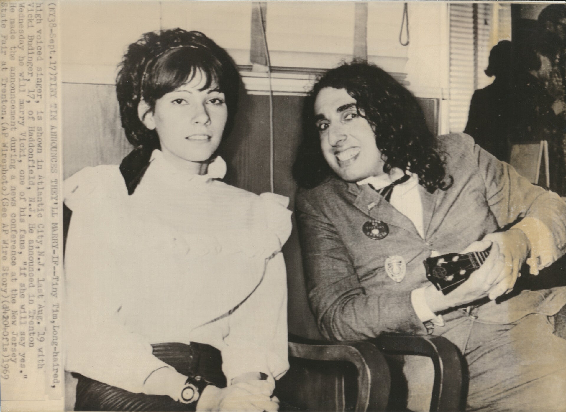 Tiny Tim - September 17, 1969 [USA] - Wirephoto