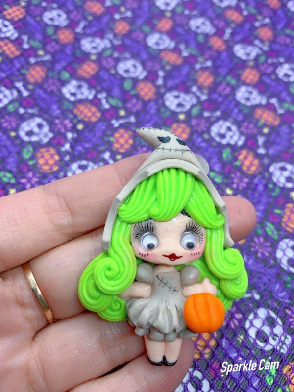 Meisje groen haar met bewegen ogen