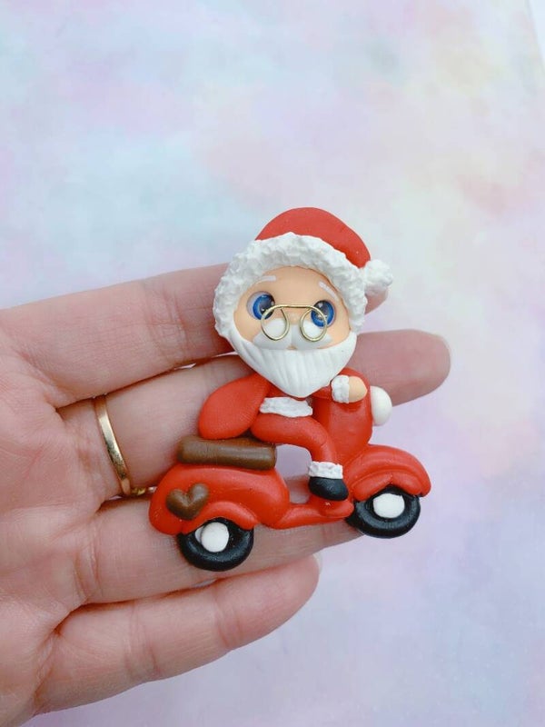 Kerstman op de scooter
