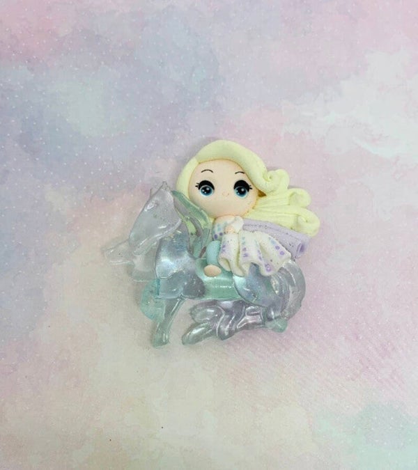 Elsa on chrystal horse