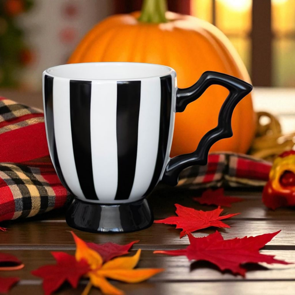 Tasse rayée noire et blanche