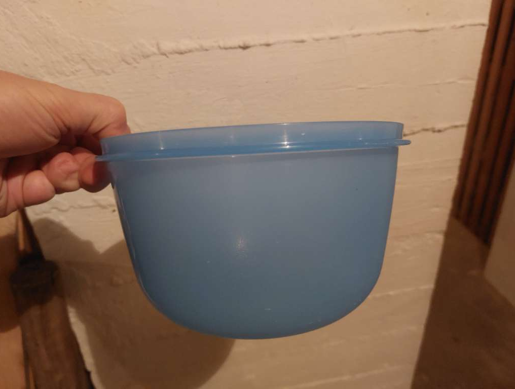 2 Liter Tupperware Schüssel