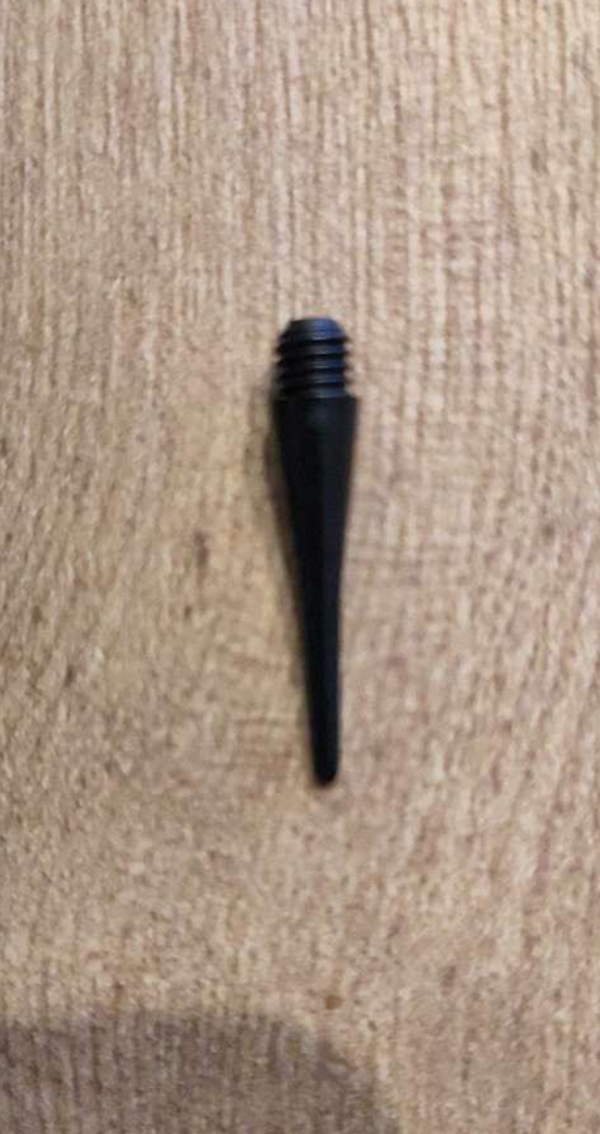 106 Stk Dartspitzen schwarz auf Vorrat neu