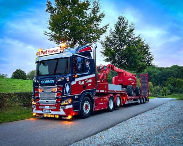 WSI SCANIA R FLAT ROOF SLEEPER CAB 6x2 TAG AXLE+SEMI LOWLOADER 3 AXLE + RAMPS