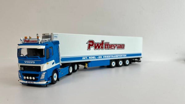 PWT Volvo FH04 6x2 met 3-assige koeloplegger 86901