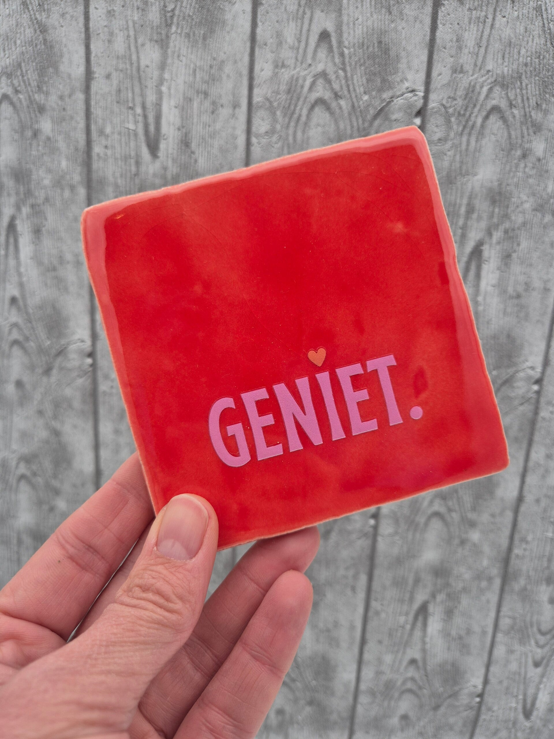 Tegeltje 'Geniet' -  rood/roze