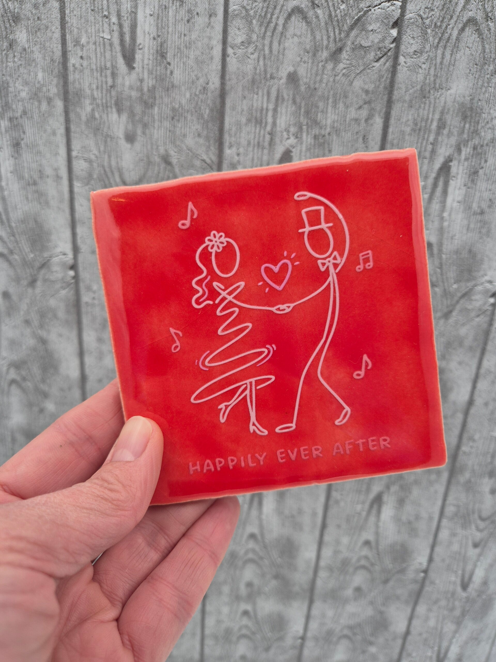 Tegeltje 'Happily ever after' - rood/roze