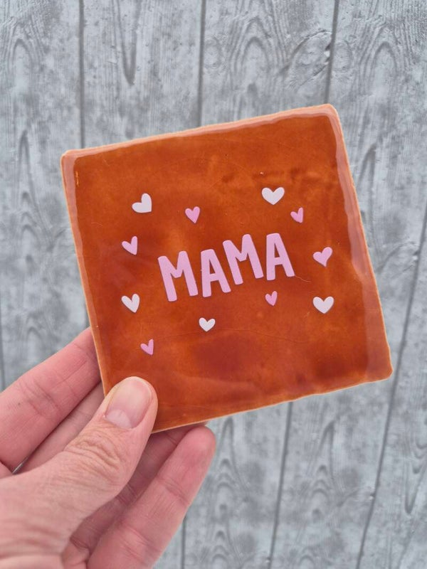 Tegeltje 'Mama' - bruin/roze