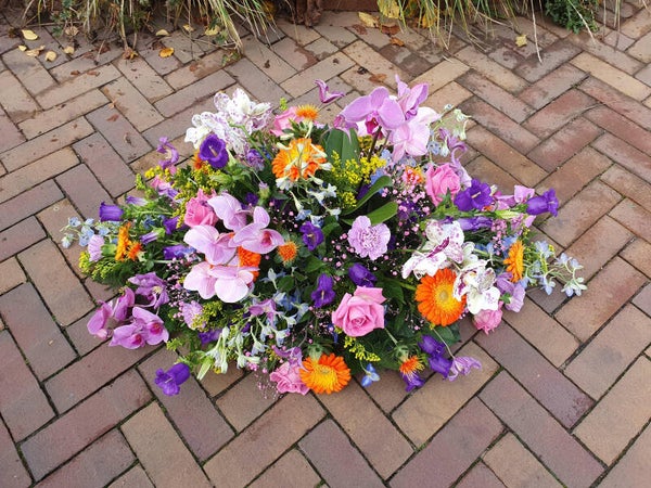 Rouwarrangement (bont/orchidee)