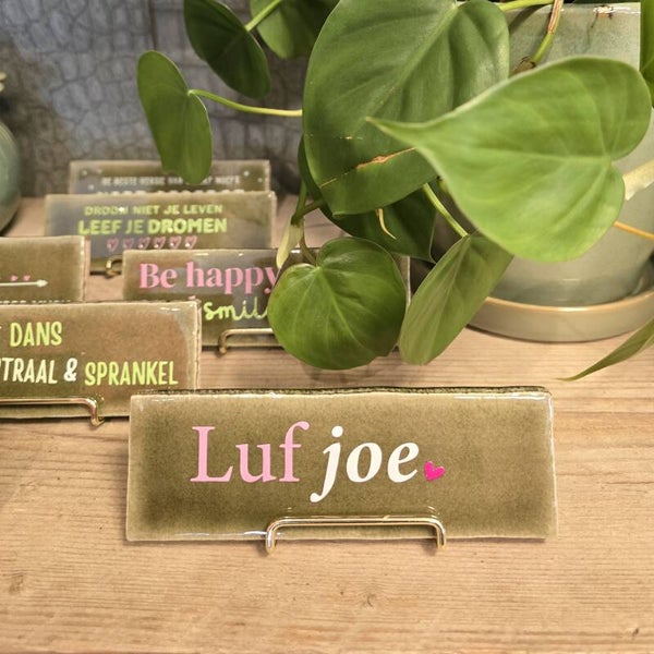 Tegeltje 'Luf joe' - Groen/roze