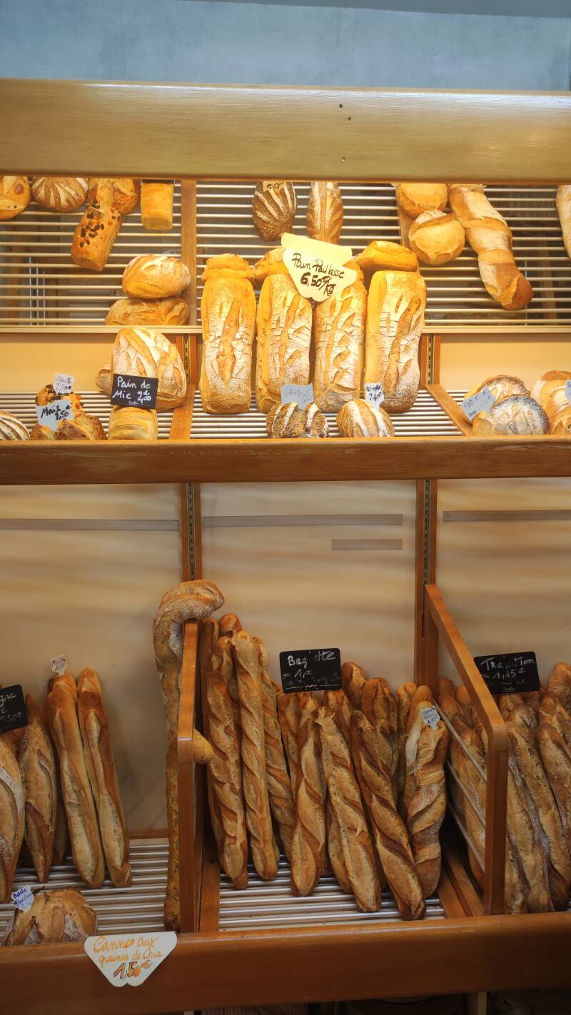 Pains et bahuette de tradition française boulangerie pâtisserie ludovic Vareille Solignac 87110