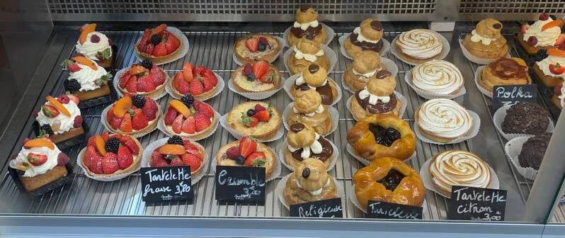 pâtisseries, religieuses, tartes aux fraises, fraisier, tarte meringuée boulangerie pâtisserie Vareille 87110 Solignac