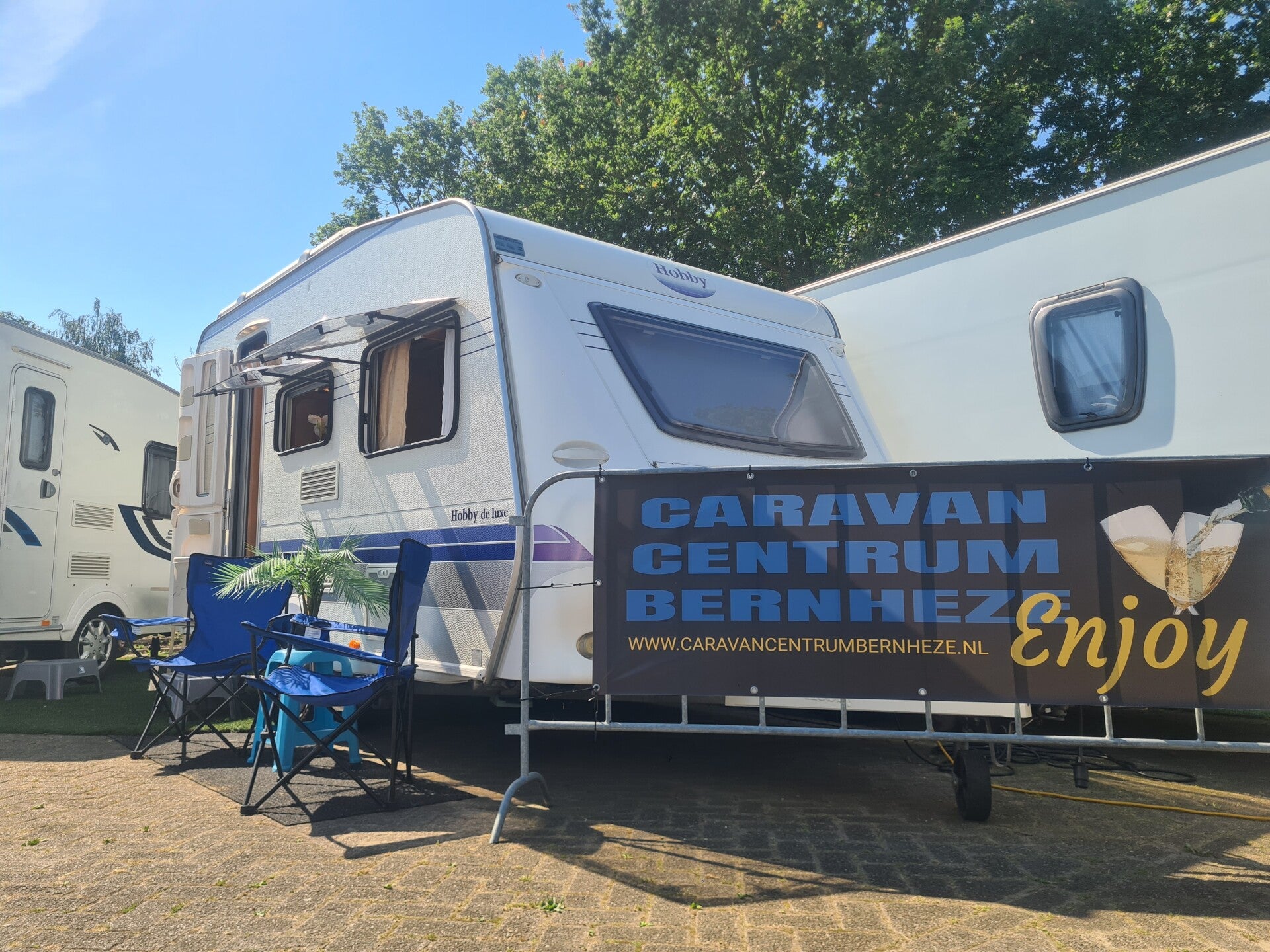 HOBBY DE LUXE 400 SF                                  BJ 2008