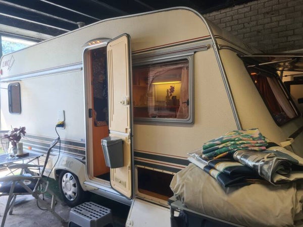 LMC LUXUS 470 RD                                        BJ 2001