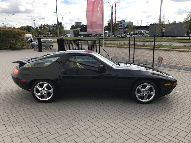 Porsche 928 S4