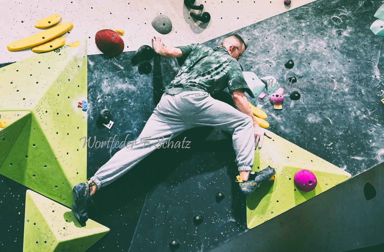 img-climbing-standard.jpg